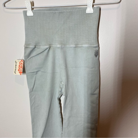 NWT Free People Movement Good Karma Leggings in Sea Glass size XS/S - Picture 7 of 10